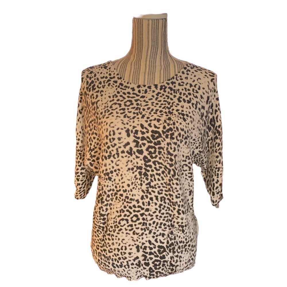 Dana Buchman, Women’s Short Sleeve sweater top, Animal Print, size M